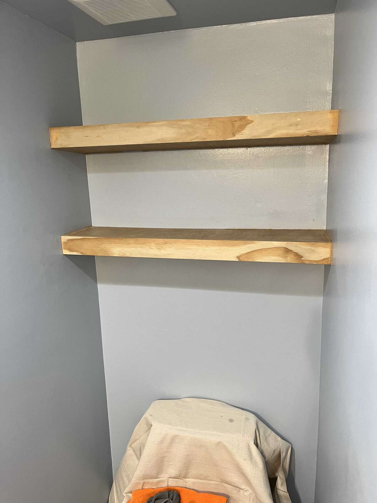 Bult-in shelves