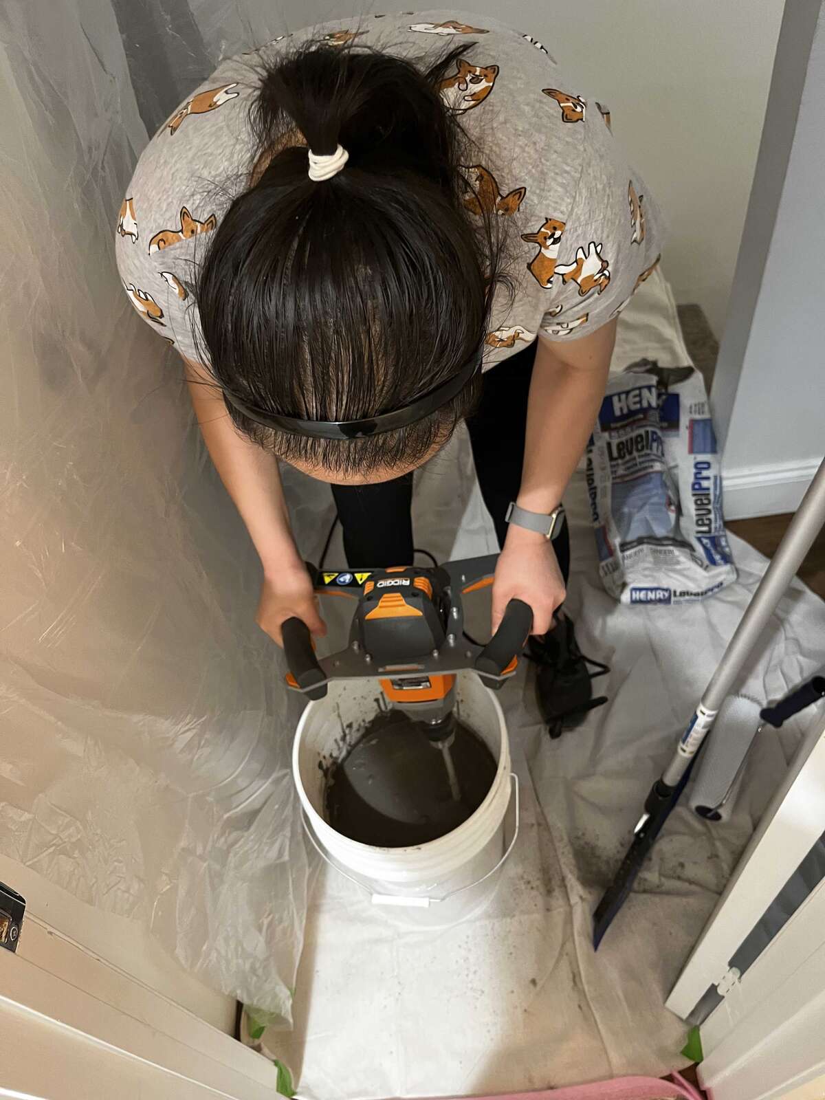 Mixing the leveler